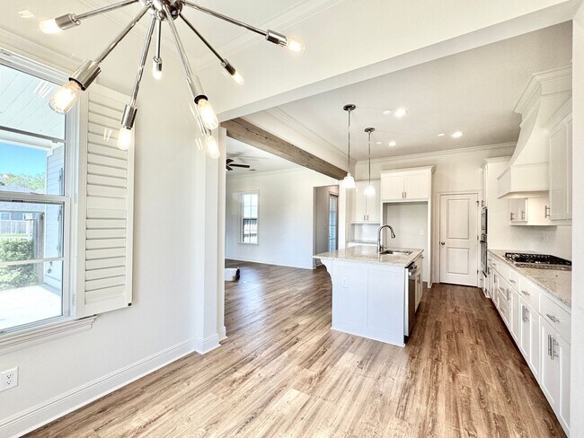 Building Photo - Cottage-Style 3BR Home in Americana