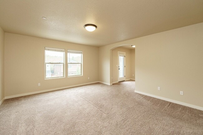 Building Photo - ASK ABOUT AUGUST MOVE IN SPECIAL 3 Bedroom...