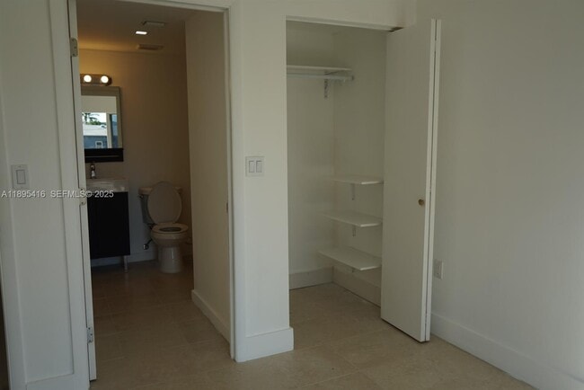 Building Photo - 1450 NE 147th St