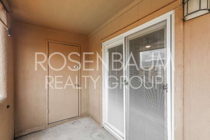 Building Photo - 1810 E Blacklidge Dr