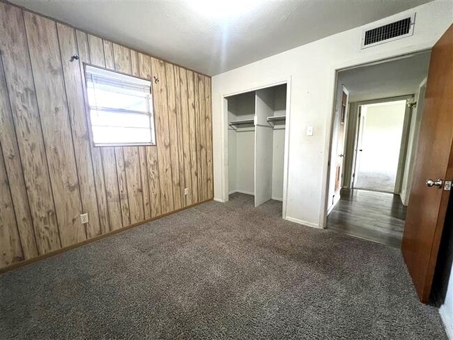 Building Photo - 4416 Redbud Ave