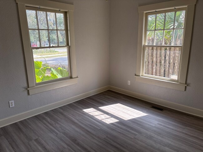 Building Photo - For Rent: Charming Mixed-Use Home – 1 Bedroom + Den