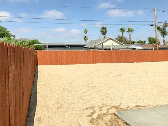 Building Photo - Newer home for rent on large lot!