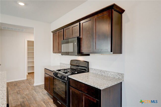 Building Photo - 121 Roanwood Dr
