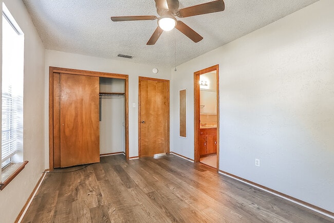 Building Photo - 896 Hacienda Dr