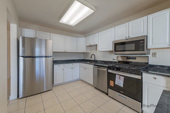 Building Photo - 110 N Waterford Dr