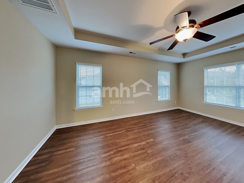 Building Photo - 9203 Greenheather Dr