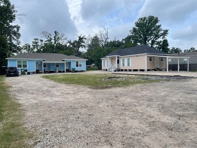 Building Photo - 21878 Russell Dr