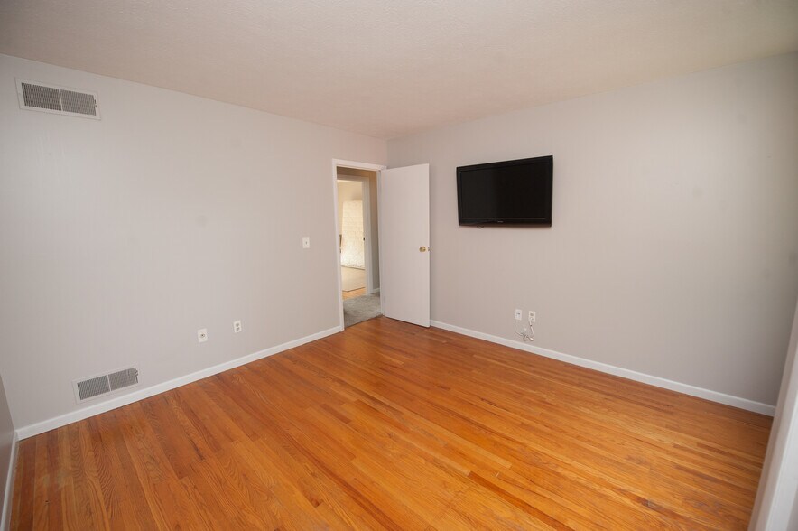 Building Photo - 260 Hogan Rd