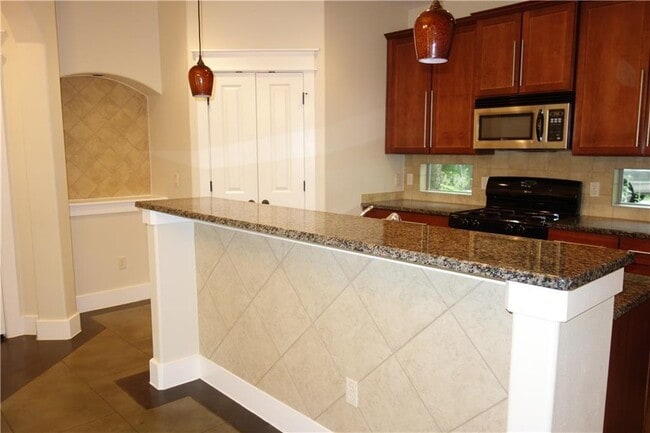 Building Photo - 8318 Bowling Green Dr