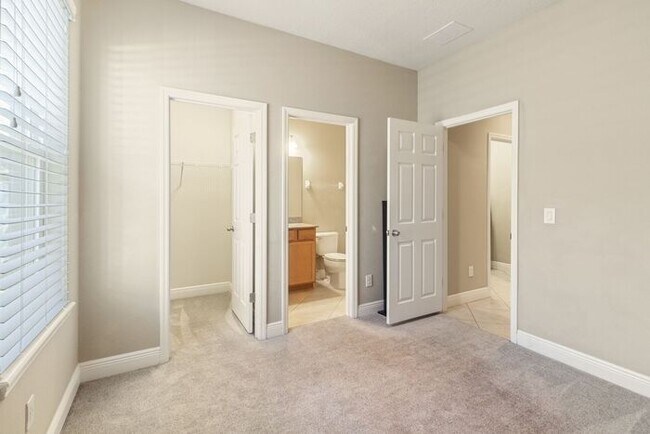 Building Photo - Stunning Avalon Park 4 Bed / 3 Bath Home for Lease!