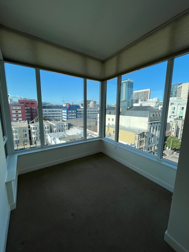 Building Photo - Beautiful top floor 1BD/1BA unit in the Hayes