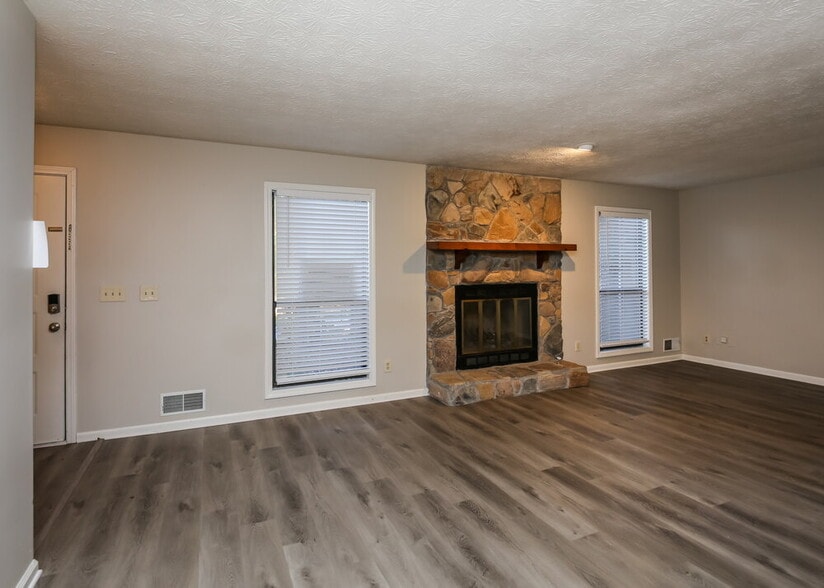 Building Photo - 3384 Sheree Trail