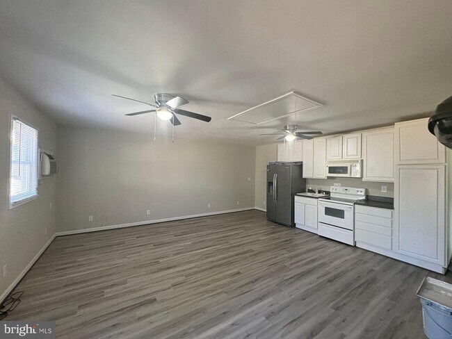 Building Photo - 204 Bosun Cove