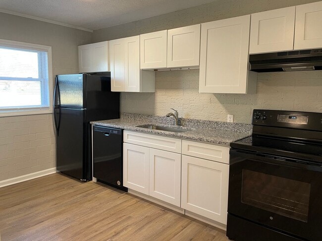 Building Photo - Two Bedroom Duplex in Lincolnton