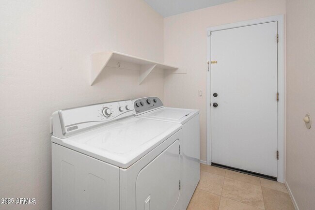 Building Photo - 10307 E Caribbean Ln