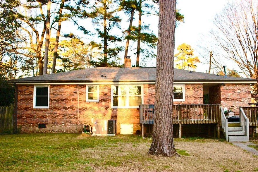 Building Photo - 4920 Unaka Ave