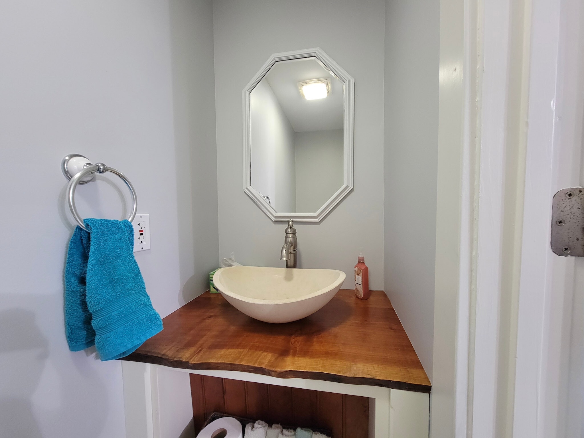 Building Photo - 557 Pitney Rd