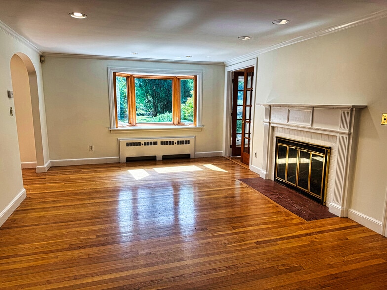 Building Photo - 306 Merriam St