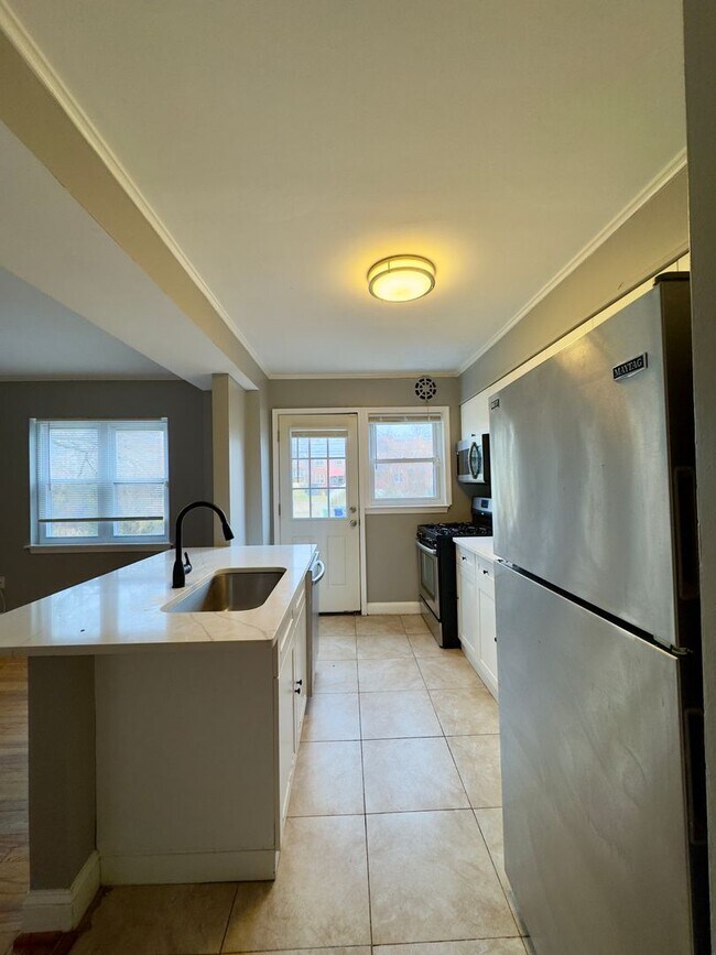 Building Photo - Charming 4 Bedroom/2 Bathroom Townhome in Mid-Govans, MD!