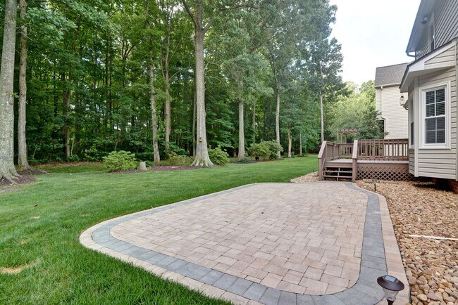 Building Photo - Renovated and Updated Woods of Tabb Home