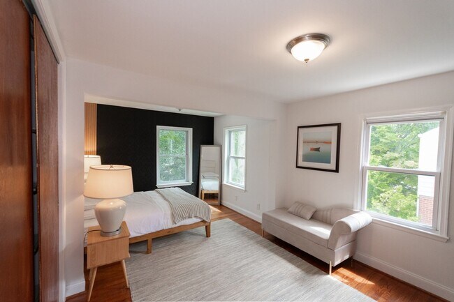 Building Photo - Spacious 5BR House in Takoma Park