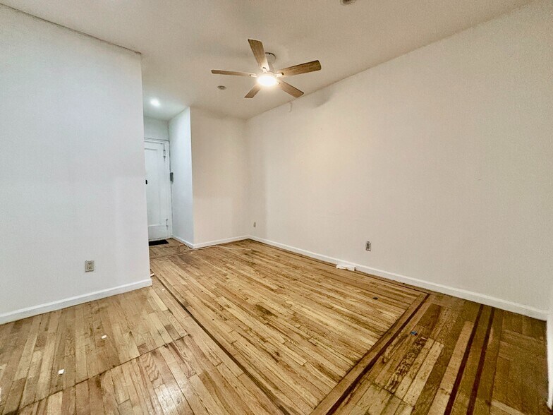 Building Photo - 30 Dongan Pl