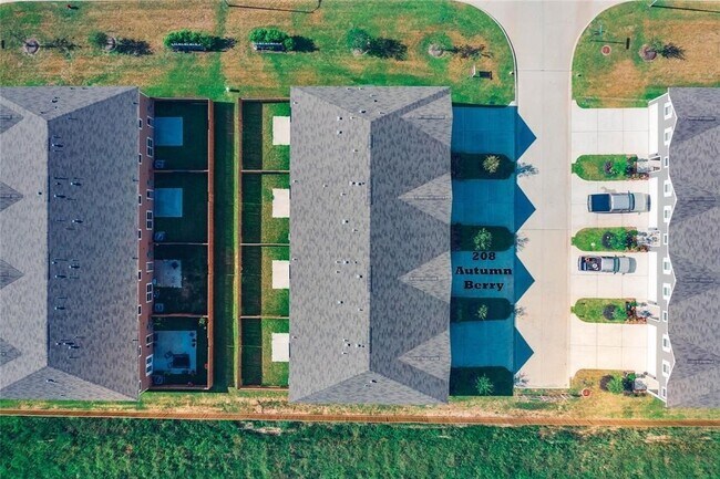 Building Photo - 208 Autumn Berry Ln