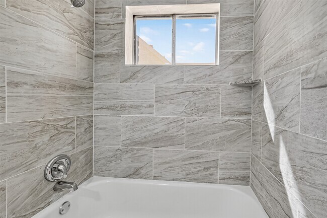 Building Photo - 4422 Wee Lassie Ln