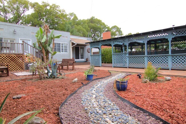 Building Photo - 1440 N Pass Ave