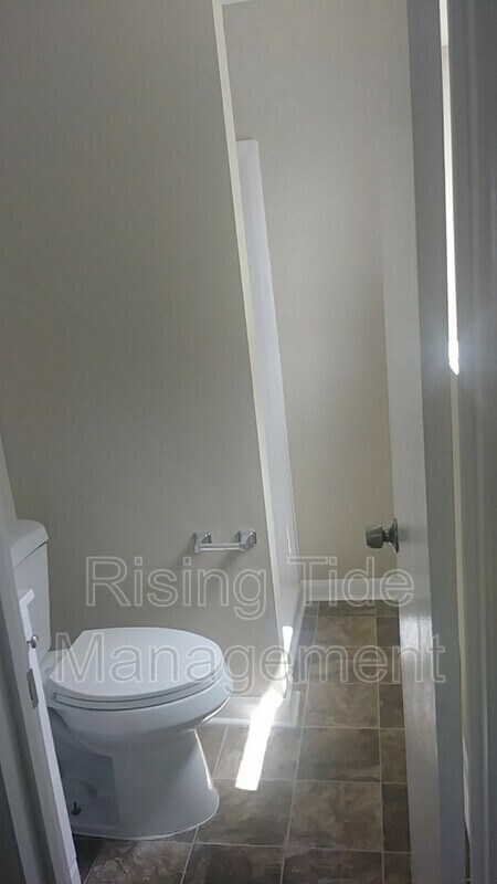 Building Photo - 645 Tree Haven Dr