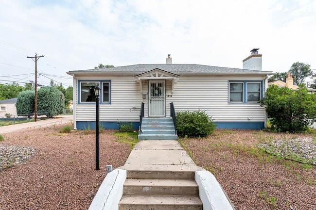 Primary Photo - Lovely Downtown Property!