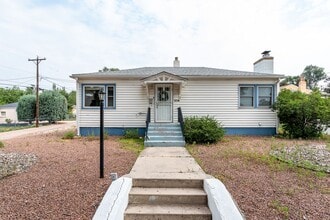 Building Photo - Lovely Downtown Property!