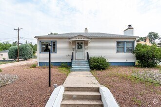 Building Photo - Lovely Downtown Property!