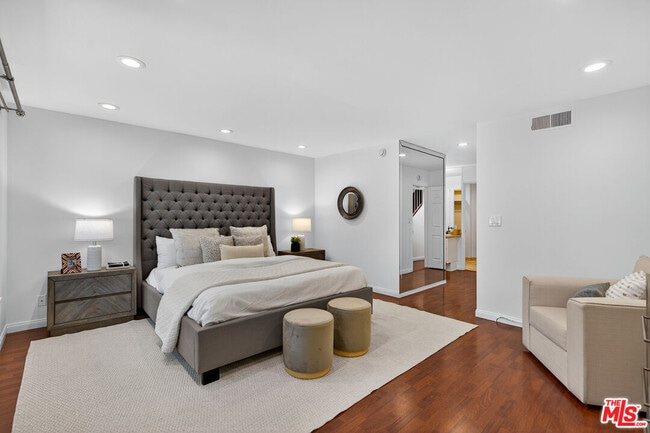 Building Photo - 1920 Pandora Ave