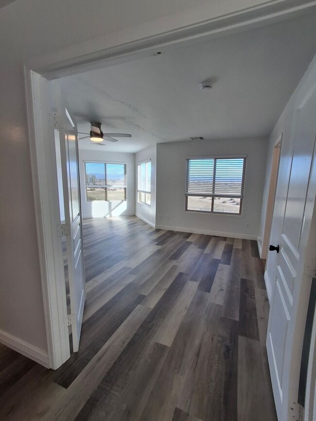 Building Photo - 1280 E Saddle Way