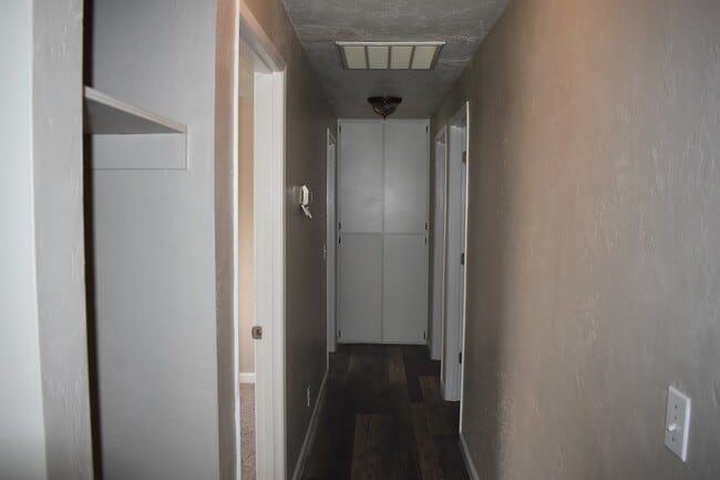 Building Photo - Modern home tucked away in the adorable little town of Brownsville.