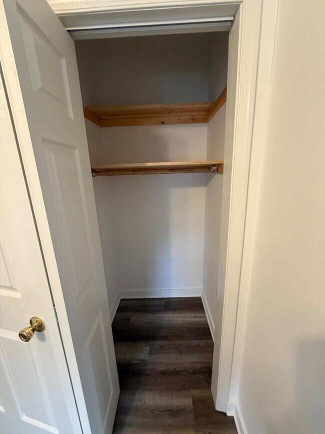 Building Photo - 122 Pine Glen Rd