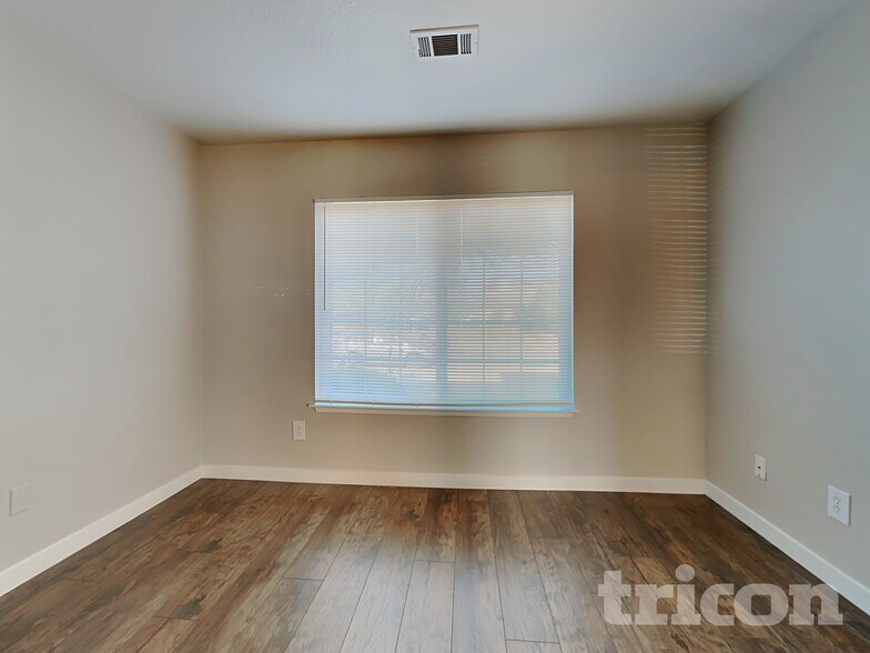 Building Photo - 607 Placer Ln