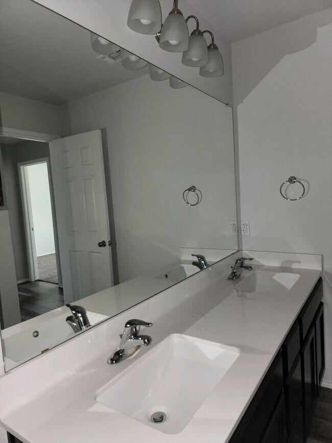 Building Photo - 1808 Fall Creek Ct