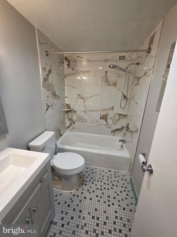 Building Photo - 3245 Rio Dr