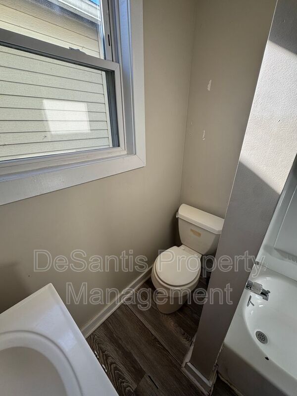 Building Photo - 207 Railroad Ave