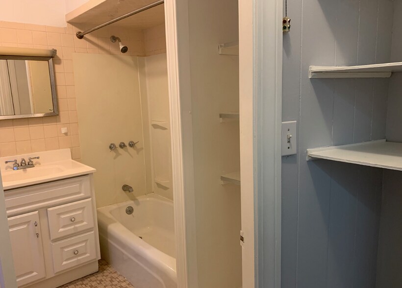 Building Photo - 547 Broadway