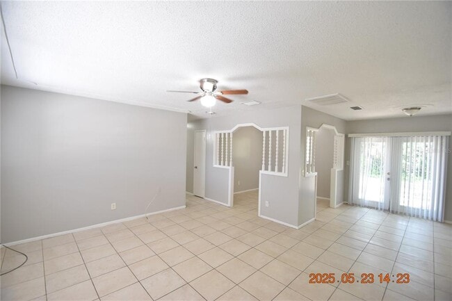 Building Photo - 4432 Tarpon Dr