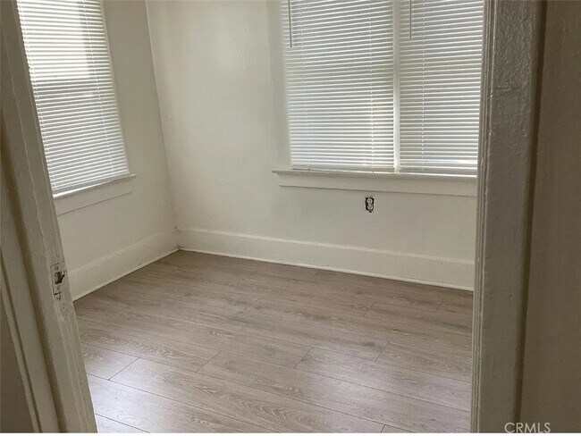 Building Photo - 1538 W 51st Pl