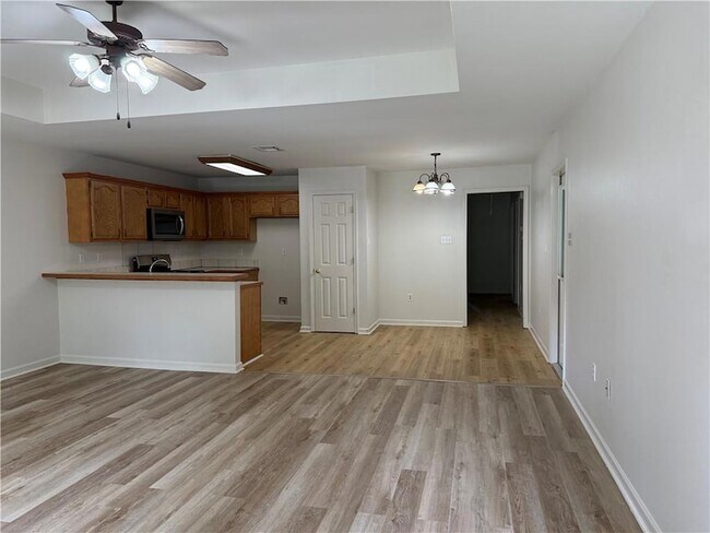 Building Photo - 1102 W 22nd Ave