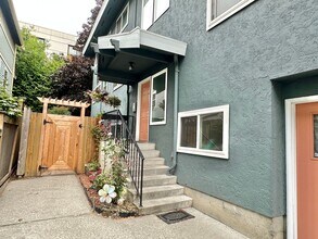 Building Photo - Location, Location, Location! 2-bed Ballar...