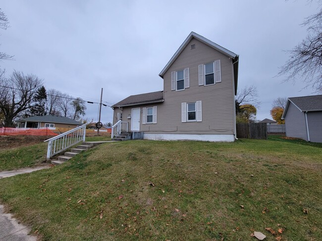 Primary Photo - 916 W Hillside St