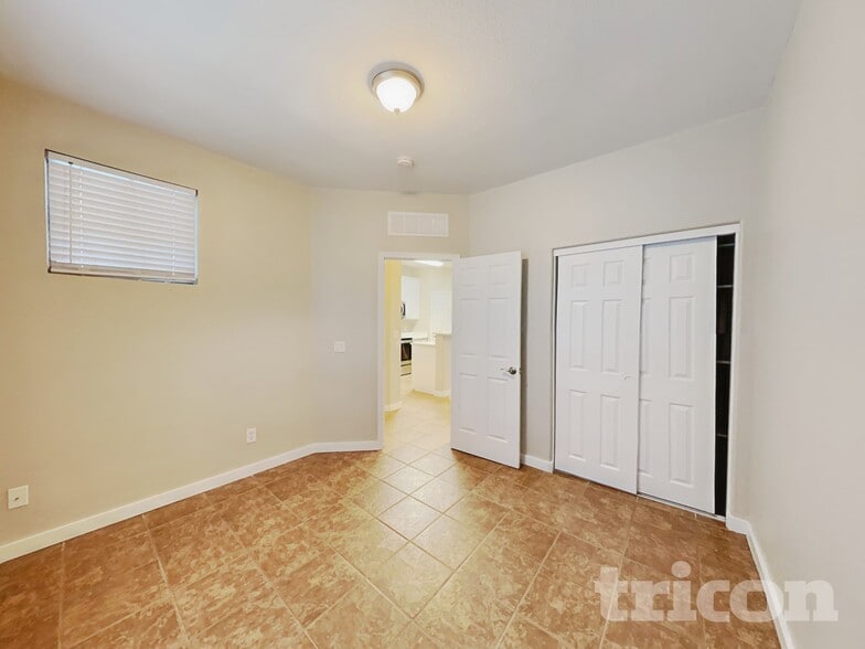 Building Photo - 1607 W Lydia Ln