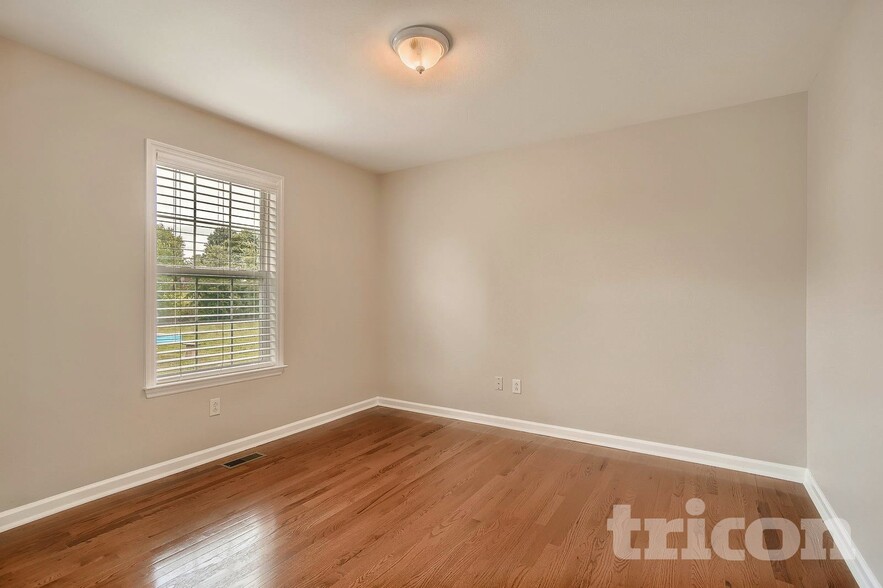 Building Photo - 207 Towbridge Dr